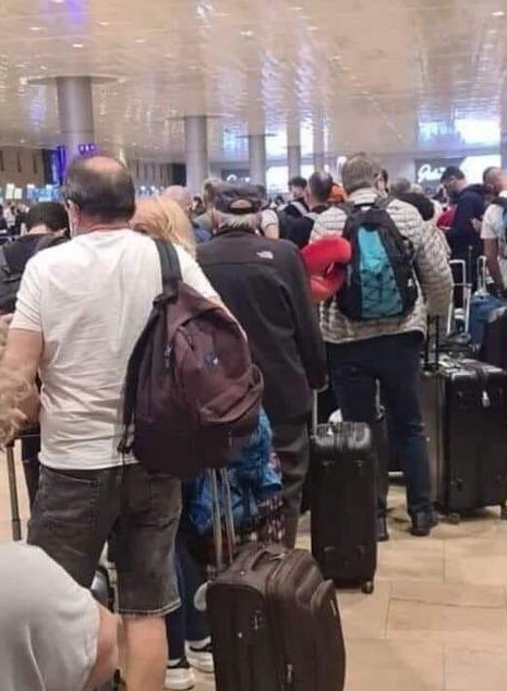 عکس/ صهیونیست‌ها برای فرار به صف شدند!