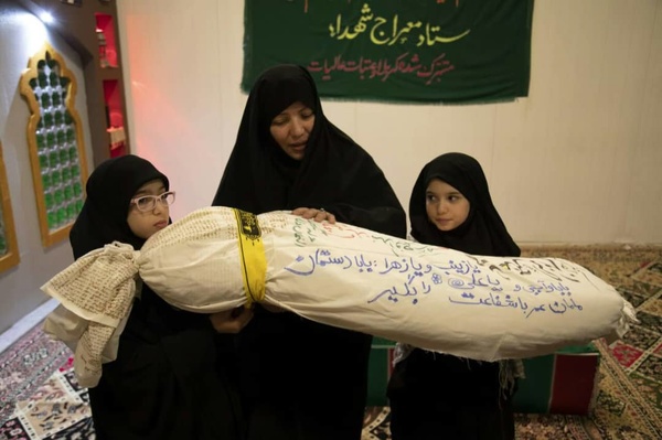 حاج قاسم قول داد پیکر این شهید را برگرداند +تصاویر حاج قاسم قول داد پیکر این شهید را برگرداند +تصاویر