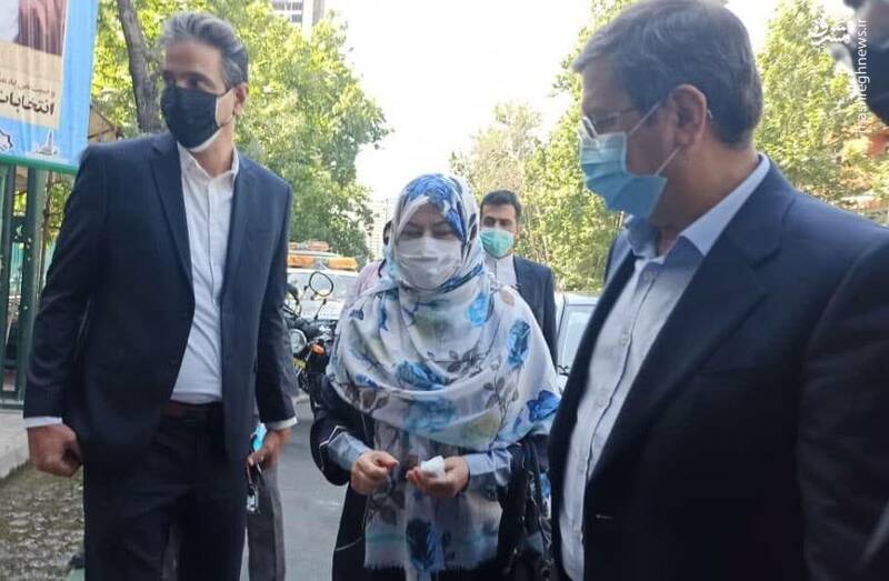 حضور شخصیت‌ها در پای صندوق رای گیری