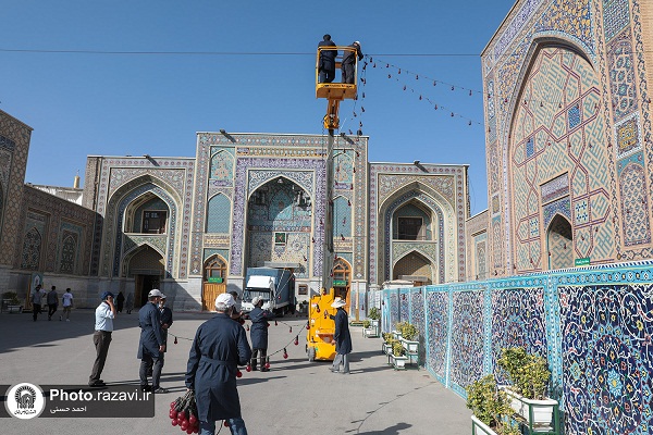 آذین بندی حرم رضوی در آستانه میلاد
