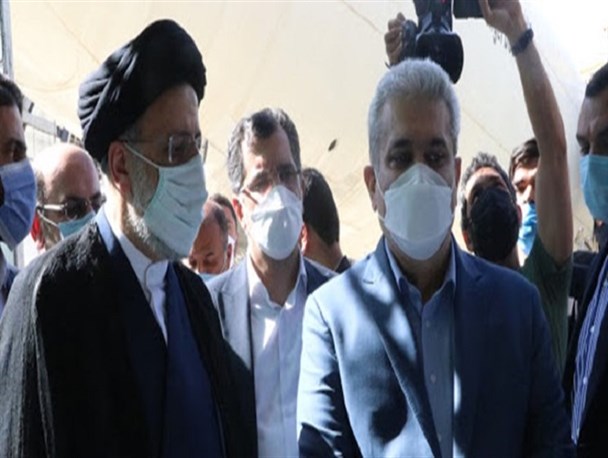 رئیسی از یک شهرک صنعتی بازدید کرد رئیسی از یک شهرک صنعتی بازدید کرد