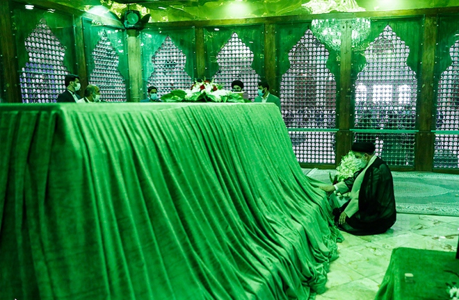 تصاویر/حضور آیت الله رئیسی در حرم امام خمینی