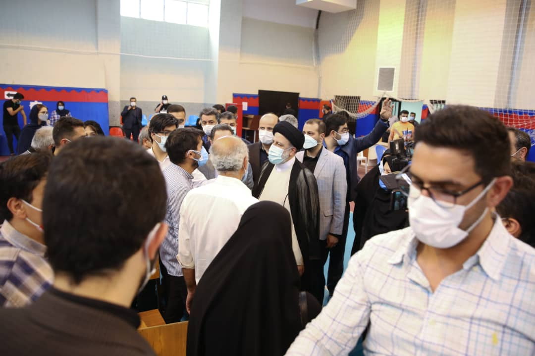 بازدید سرزده رئیسی از بخش کرونایی