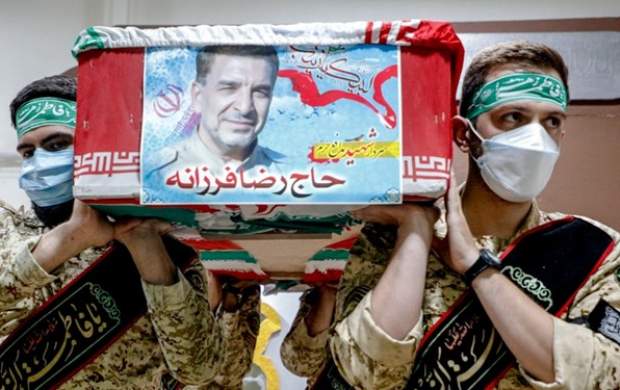 تشییع پیکر مطهر شهید مدافع حرم «رضا فرزانه» تشییع پیکر مطهر شهید مدافع حرم «رضا فرزانه»