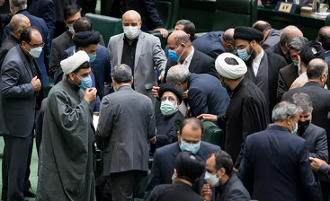 درگوشیهای وزرای پیشنهادی با نمایندگان/چالشی درباره مهدکودک باغگلی درگوشیهای وزرای پیشنهادی با نمایندگان/چالشی درباره مهدکودک باغگلی