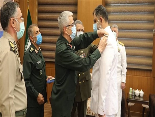 نصب درجه دریاداری فرمانده نیروی دریایی ارتش نصب درجه دریاداری فرمانده نیروی دریایی ارتش