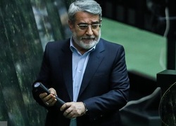 کارت زرد مجلس به رحمانی فضلی کارت زرد مجلس به رحمانی فضلی