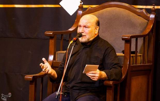 مداح معروف در سوگ همسر خود نشست مداح معروف در سوگ همسر خود نشست