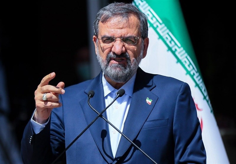 محسن رضایی از رئیسی سه حکم مسئولیت گرفت محسن رضایی از رئیسی سه حکم مسئولیت گرفت