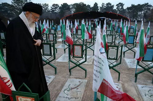 پیام رهبر انقلاب به مناسبت تجلیل از شهدا و ایثارگران دفاع مقدس پیام رهبر انقلاب به مناسبت تجلیل از شهدا و ایثارگران دفاع مقدس
