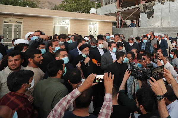 اجازه نمیدهیم حق کارگران ضایع شود/ میکوشیم نقش دلالان در فروش محصولات عشایر از بین برود اجازه نمیدهیم حق کارگران ضایع شود/ میکوشیم نقش دلالان در فروش محصولات عشایر از بین برود