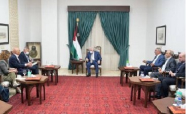 دیدار وزرای رژیم صهیونیستی با ابومازن / خنجر تشکیلات بر پشت ملت فلسطین دیدار وزرای رژیم صهیونیستی با ابومازن / خنجر تشکیلات بر پشت ملت فلسطین