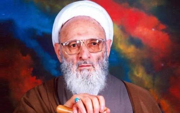 اقامه نماز بر پیکر علامه حسنزاده توسط رهبرانقلاب اقامه نماز بر پیکر علامه حسنزاده توسط رهبرانقلاب