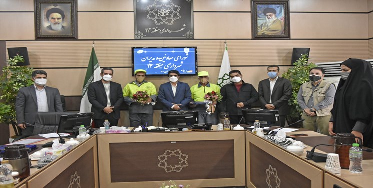 قدردانی از اقدام خودجوش دو پاکبان متعهد و دلسوز منطقه ۱۴ قدردانی از اقدام خودجوش دو پاکبان متعهد و دلسوز منطقه ۱۴