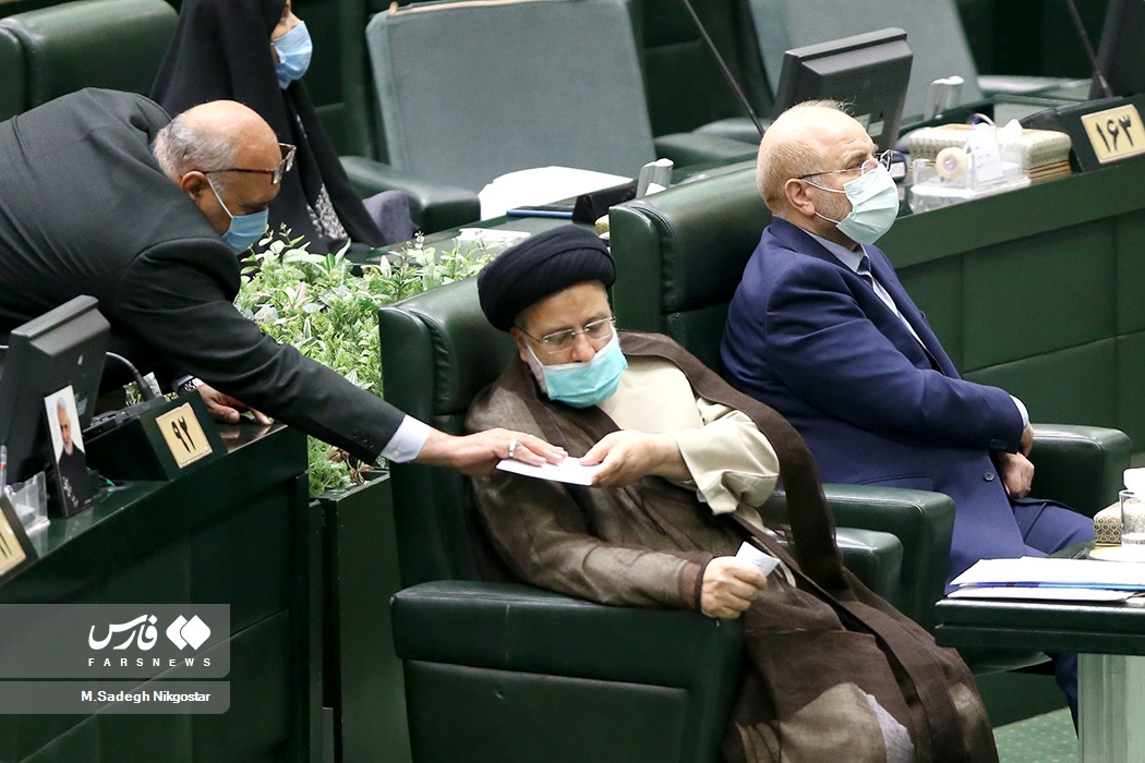 عکس/ نامه‌ای که به دست رئیسی رسید