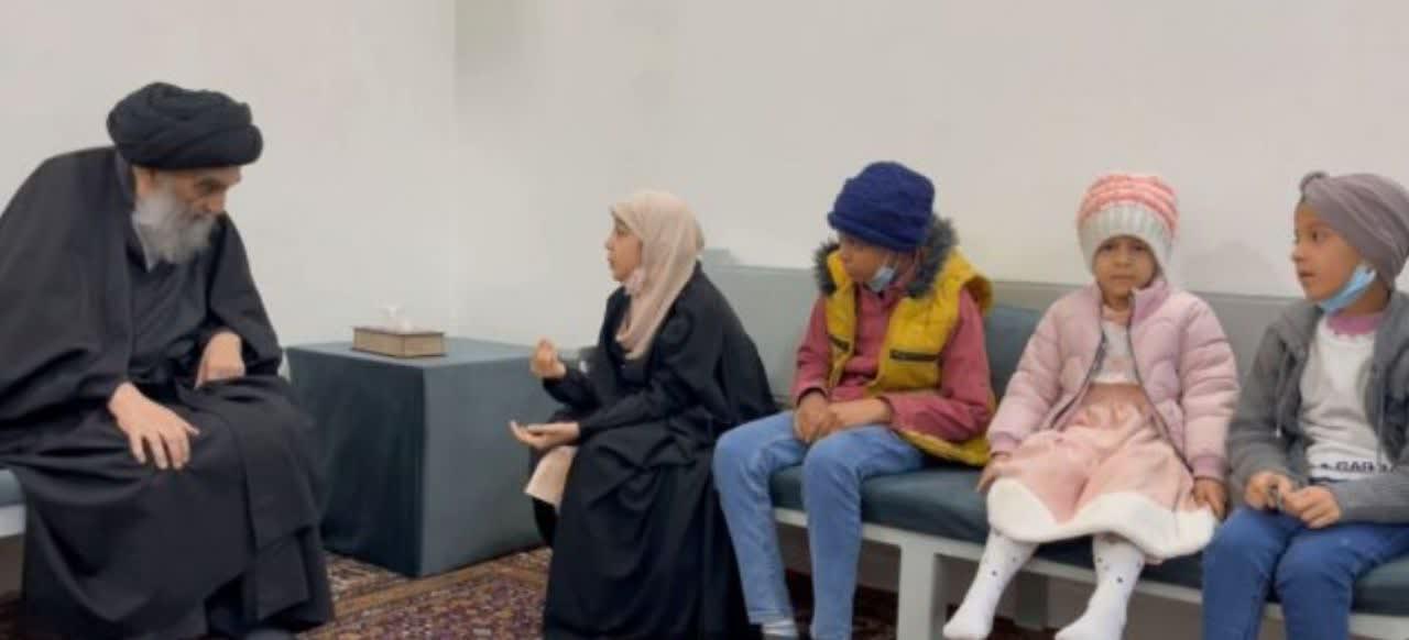 دیدار جمعی از کودکان مبتلا به سرطان با آیت الله سیستانی
