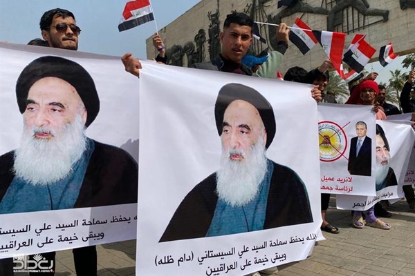 عراقیها در محکومیت اهانت به آیت الله سیستانی تظاهرات کردند عراقیها در محکومیت اهانت به آیت الله سیستانی تظاهرات کردند