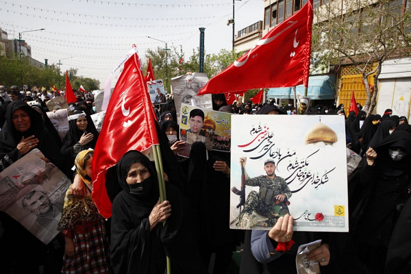 حضور پرشور رزمندگان و خانوادههای شهدای فاطمیون در تشییع پیکر شهید اصلانی+عکس حضور پرشور رزمندگان و خانوادههای شهدای فاطمیون در تشییع پیکر شهید اصلانی+عکس