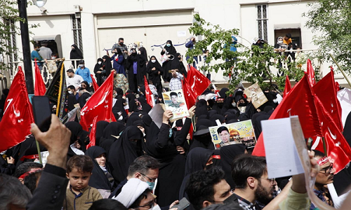 حضور پرشور رزمندگان و خانوادههای شهدای فاطمیون در تشییع پیکر شهید اصلانی+عکس حضور پرشور رزمندگان و خانوادههای شهدای فاطمیون در تشییع پیکر شهید اصلانی+عکس