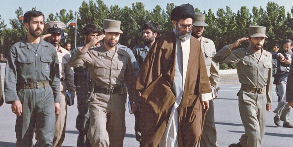 توصیف نشریه فرانسوی از شهید صیاد/ ماجرای دو خلبانی که حاضر نشدند منافقین را بزنند توصیف نشریه فرانسوی از شهید صیاد/ ماجرای دو خلبانی که حاضر نشدند منافقین را بزنند
