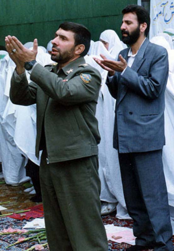 توصیف نشریه فرانسوی از شهید صیاد/ ماجرای دو خلبانی که حاضر نشدند منافقین را بزنند توصیف نشریه فرانسوی از شهید صیاد/ ماجرای دو خلبانی که حاضر نشدند منافقین را بزنند