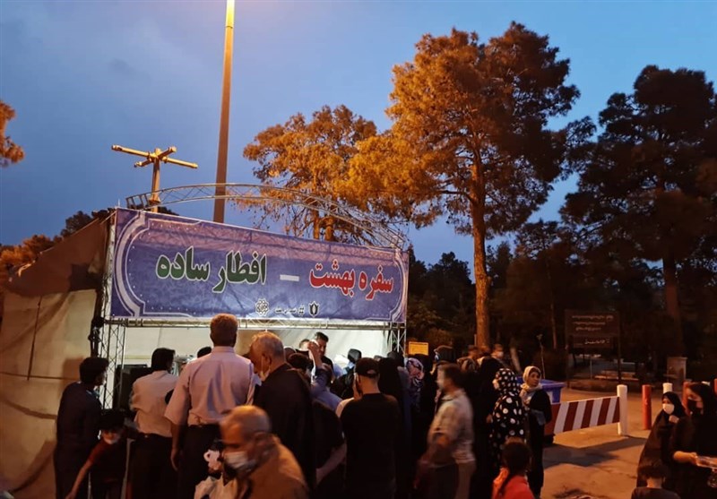 برپایی ایستگاههای صلواتی از افطار تا سحر در بهشت زهرا(س) برپایی ایستگاههای صلواتی از افطار تا سحر در بهشت زهرا(س)