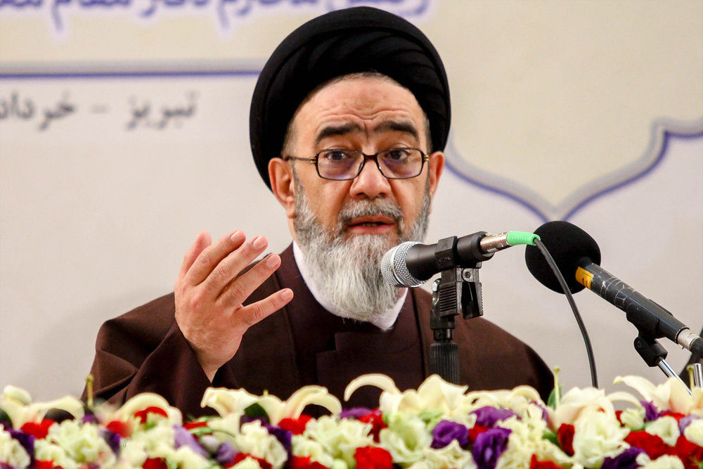 اظهار تاسف از نمایش لباس های ...در لباس فروشی ها/قدیم بازار این شکلی نبود اظهار تاسف از نمایش لباس های ...در لباس فروشی ها/قدیم بازار این شکلی نبود