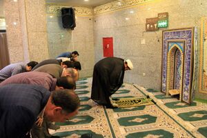 برپایی نماز جماعت در مترو تهران طی ماه رمضان برپایی نماز جماعت در مترو تهران طی ماه رمضان