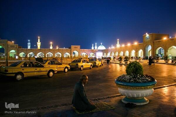 عکس/ افطاری به سبک تاکسیرانهای حرم رضوی عکس/ افطاری به سبک تاکسیرانهای حرم رضوی