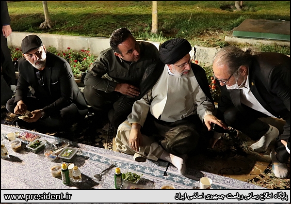 عکس/ سفره افطار در حیاط نهاد ریاست جمهوری