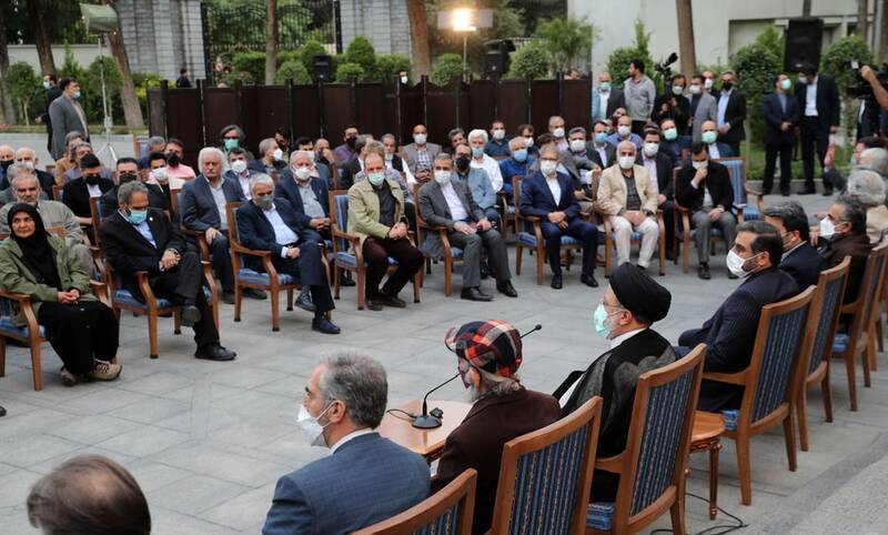 در دیدار هنرمندان با رئیس جمهوری چه گذشت؟ در دیدار هنرمندان با رئیس جمهوری چه گذشت؟