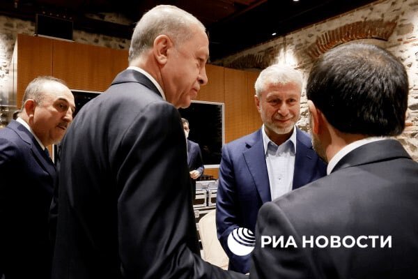 فایننشال تایمز: روسیه در مذاکرات آتشبس دو امتیاز مهم به اوکراین میدهد فایننشال تایمز: روسیه در مذاکرات آتشبس دو امتیاز مهم به اوکراین میدهد