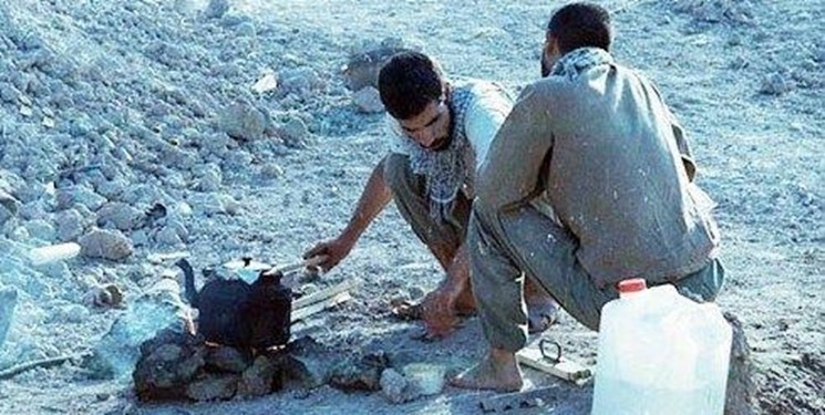 طنز در جبهه| چای ذغالی با طعم کلوخ در خط مقدم طنز در جبهه| چای ذغالی با طعم کلوخ در خط مقدم