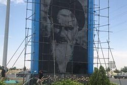 رونمایی از المان جدید تمثال امام خمینی(ره) در قم رونمایی از المان جدید تمثال امام خمینی(ره) در قم