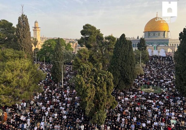 نماز عید فطر در صحن‌های مسجدالاقصی