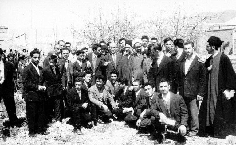 عکس/ نماز عید فطر انجمن اسلامی دانشگاه تهران سال ۱۳۳۷ عکس/ نماز عید فطر انجمن اسلامی دانشگاه تهران سال ۱۳۳۷