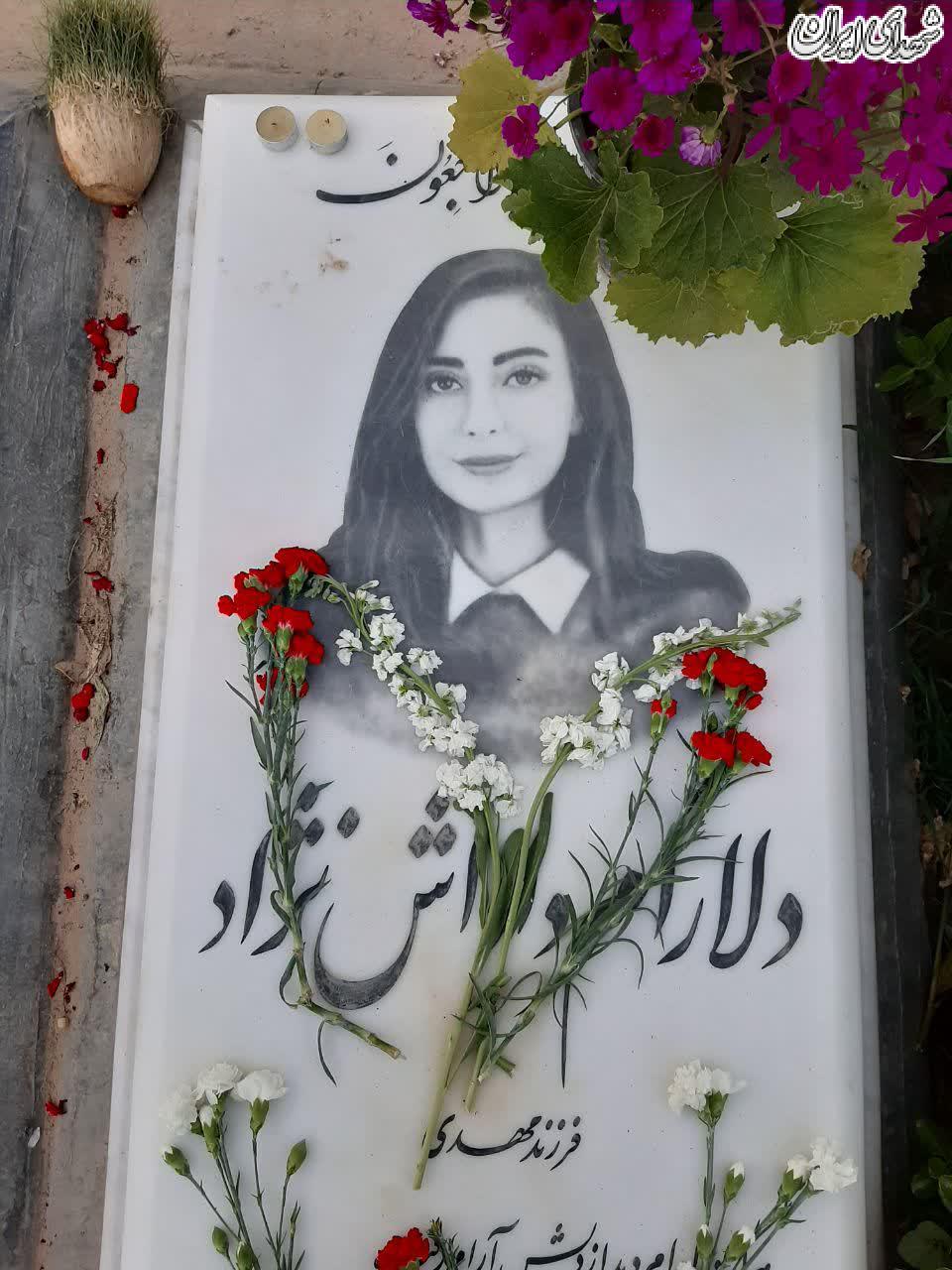 جولان تصاویر بی حجاب زنان در سنگ قبرها! /کاری نکنیم که مفسده ای اتفاق بیفتد!+تصاویر جولان تصاویر بی حجاب زنان در سنگ قبرها! /کاری نکنیم که مفسده ای اتفاق بیفتد!+تصاویر