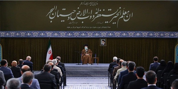 دیدار جمعی از معلمان و فرهنگیان با رهبر انقلاب دیدار جمعی از معلمان و فرهنگیان با رهبر انقلاب