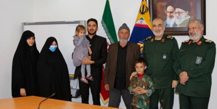 دیدار سردار سلامی با خانوادههای شهدای حرم رضوی دیدار سردار سلامی با خانوادههای شهدای حرم رضوی