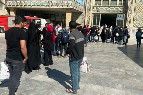 عکس/ صف خرید کتاب هم ببینید عکس/ صف خرید کتاب هم ببینید