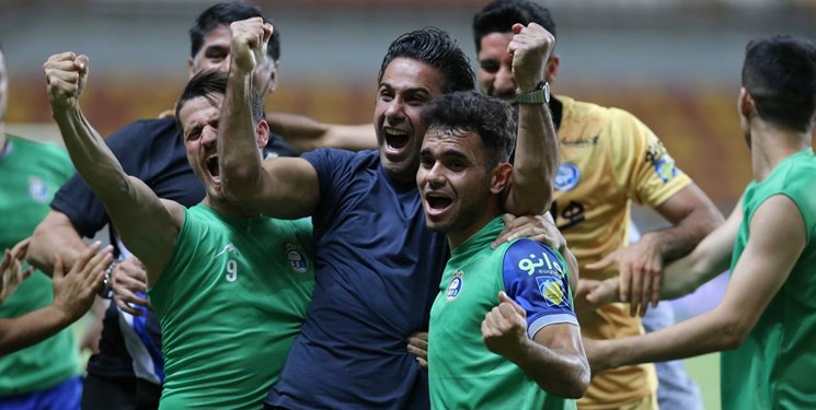 پرسپولیس باخت تا استقلال قهرمان شود