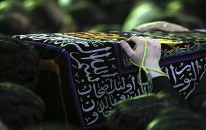 فیلم/ حضور پرشور مردم در مراسم تشییع استاد فاطمینیا فیلم/ حضور پرشور مردم در مراسم تشییع استاد فاطمینیا