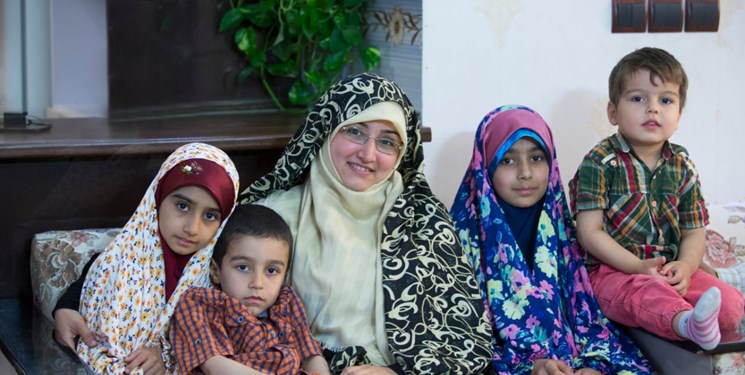 فیلم/مدیریت خانواده به سبک مادری که صاحب 5 فرزند است فیلم/مدیریت خانواده به سبک مادری که صاحب 5 فرزند است