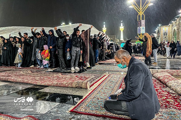 احیای شب بیست و یکم ماه رمضان در حرم رضوی