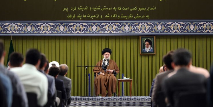 پخش مستند دیدار دانشجویان با رهبر انقلاب از شبکه یک سیما پخش مستند دیدار دانشجویان با رهبر انقلاب از شبکه یک سیما