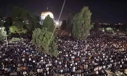 حضور میلیونی فلسطینیان در مسجدالأقصی برای ادای نماز +عکس حضور میلیونی فلسطینیان در مسجدالأقصی برای ادای نماز +عکس