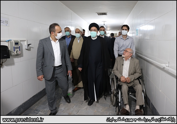 افطار رئیسی در جمع کارگران کارخانه فیروز