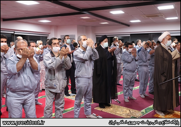 افطار رئیسی در جمع کارگران کارخانه فیروز