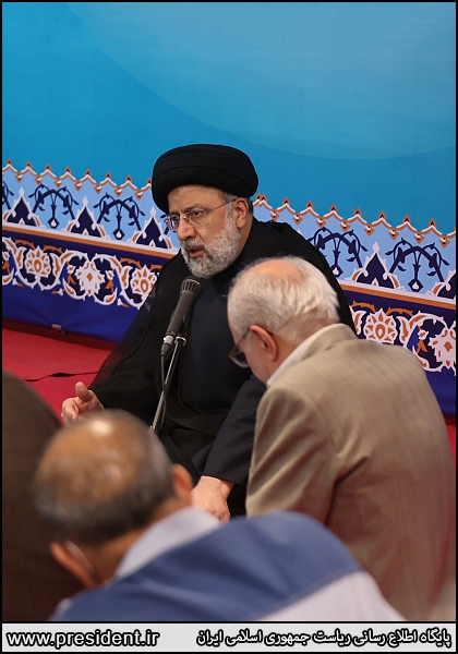 افطار رئیسی در جمع کارگران کارخانه فیروز