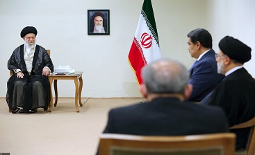 رهبر انقلاب: تجربه ایران و ونزوئلا نشان داد تنها راه پیروزی برابر آمریکا مقاومت است